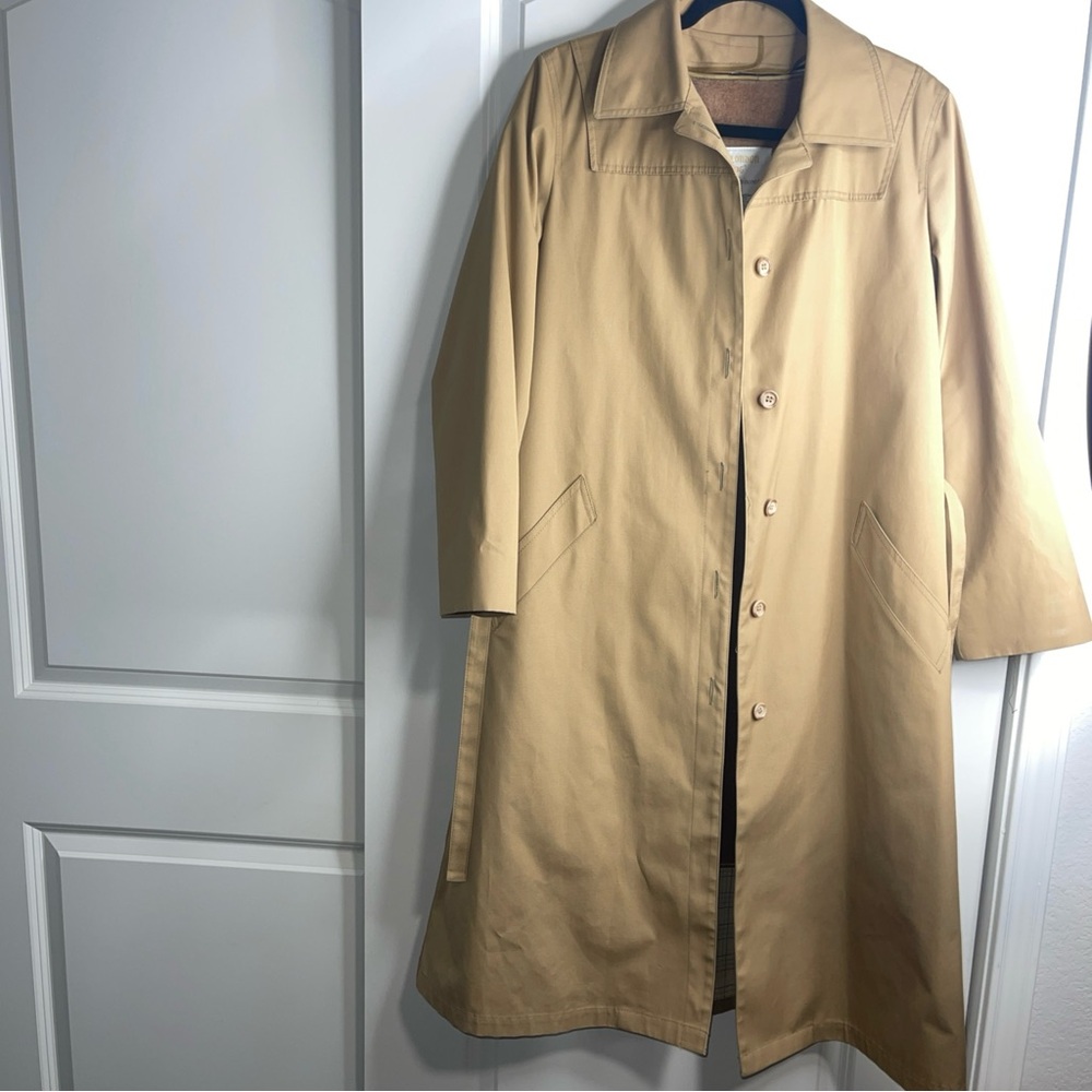 London fog removable insulation trench coat. Unisex